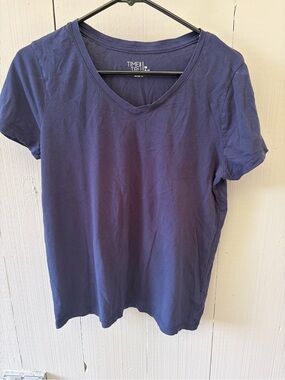Time and Tru Navy V-Neck Short Sleeve Tee